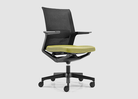 cadeira de escritório operativa, ergonómica e confortável